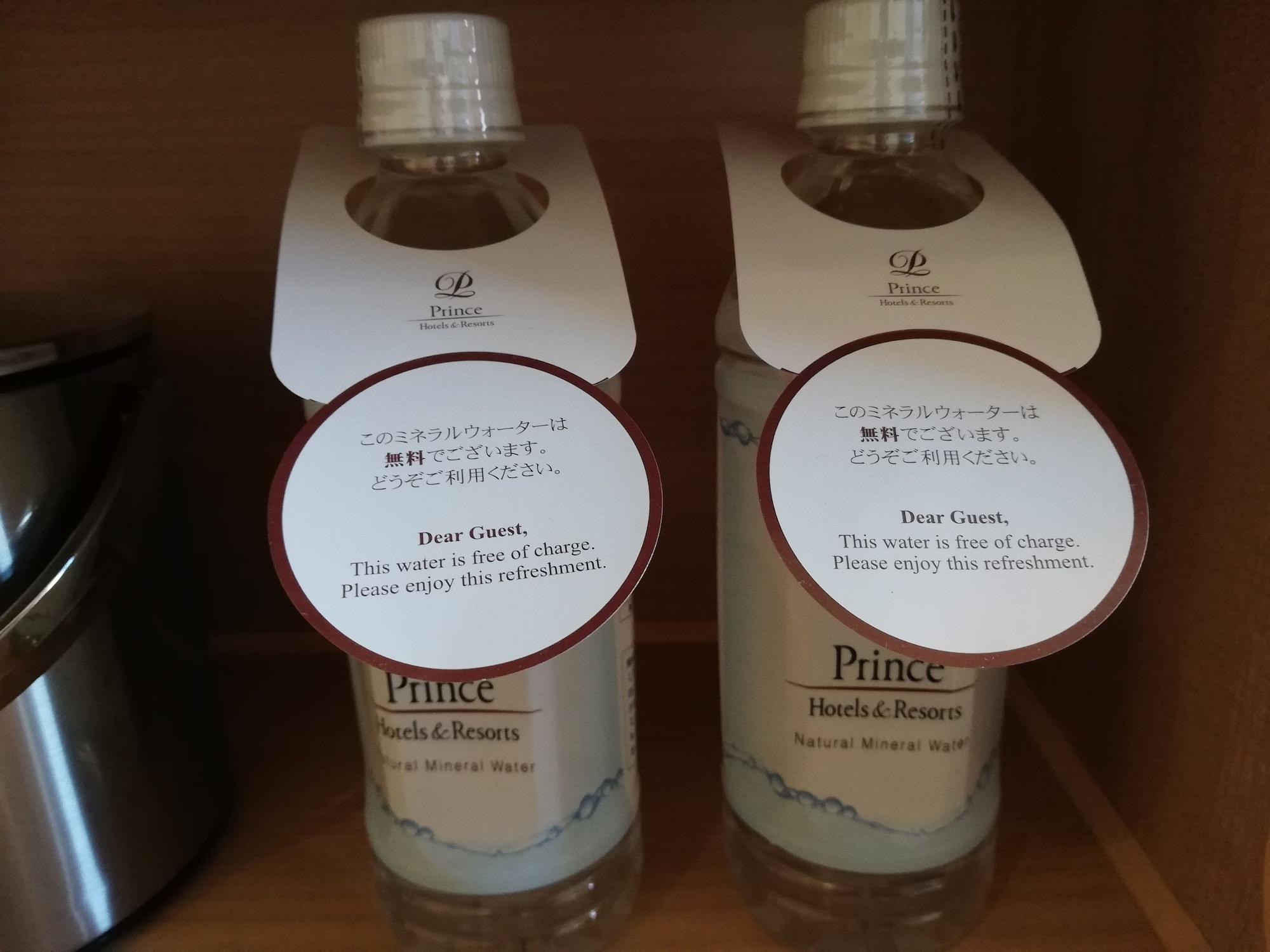 Sapporo Prince Hotel Exteriér fotografie Bottled water at a hotel
