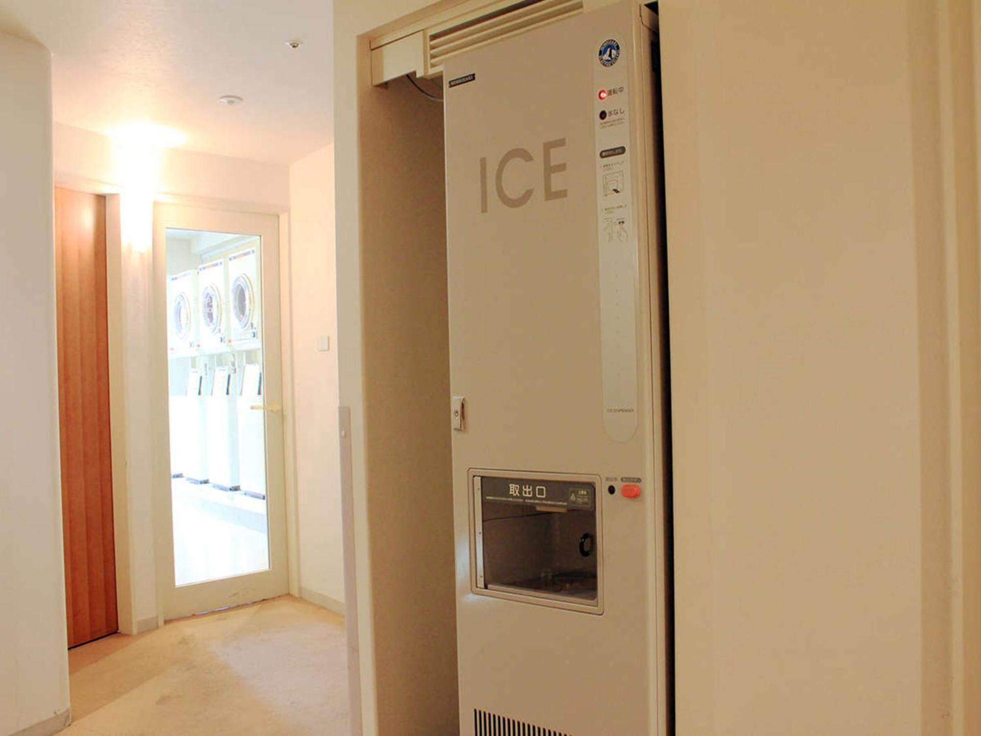 Sapporo Prince Hotel Exteriér fotografie A residential ice vending machine